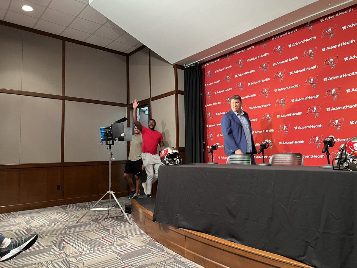 matty4_matera's tweet photo. #Bucd CB @jameldean understandably came into the media room in a great mood, smiling and waiving.
OLB Anthony Nelson was happy too, just a little more stoic with it. https://t.co/xYYniuHz8E