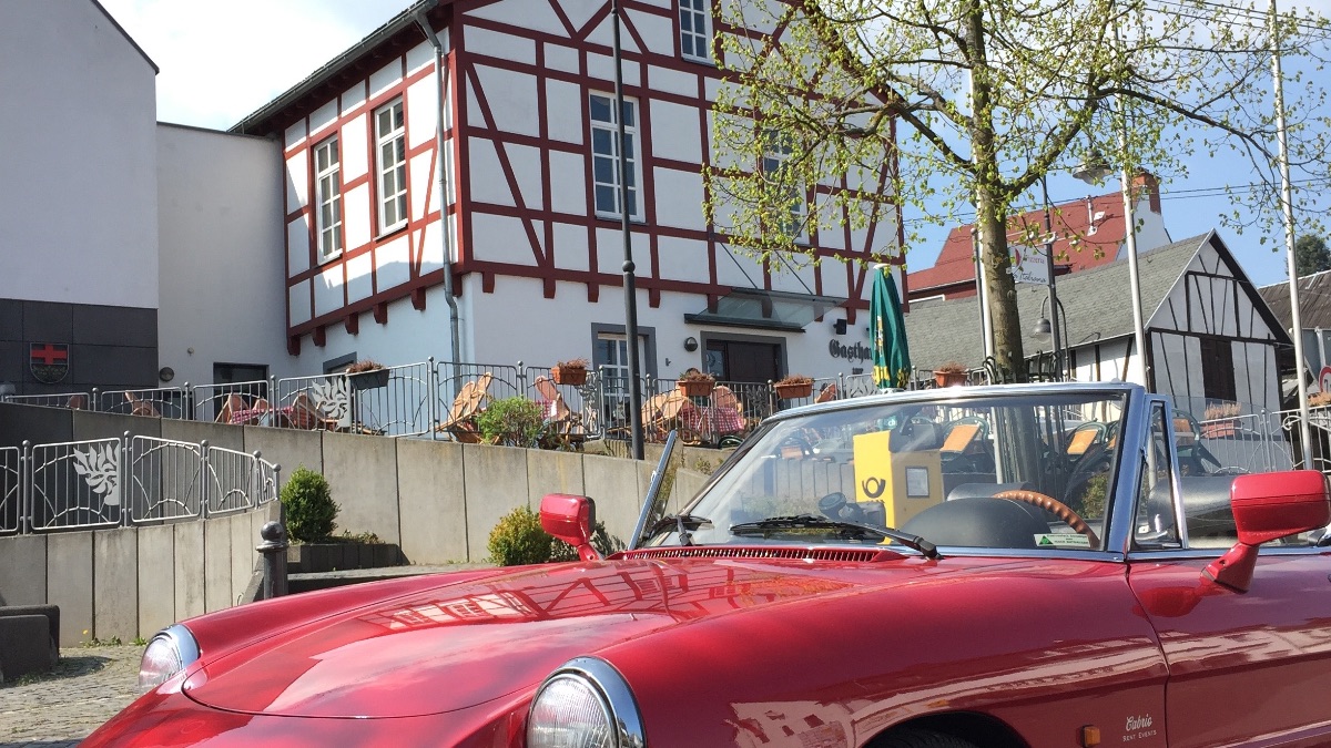 Cabriorent1's tweet photo. 3 Dagen, 3 Landen met een rode cabrio! 
https://t.co/18ItR0IyXh
#weekendjeweg #vakantie #flaneren #cabriolet #autotocht #meivakantie #Hemelvaart #Pinksteren https://t.co/X5NBATvm0p