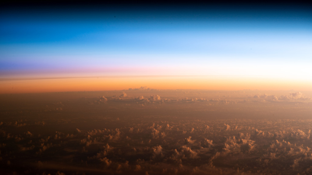 1koolkat's tweet photo. Sunrise Over the Pacific via NASA https://t.co/TbjHHUD3iv https://t.co/BB4VfyiMLM