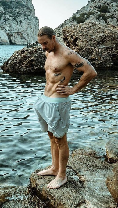 "I don’t want to define that I’m gay but I think the best answer I have is I’m not, not gay" - @diplo