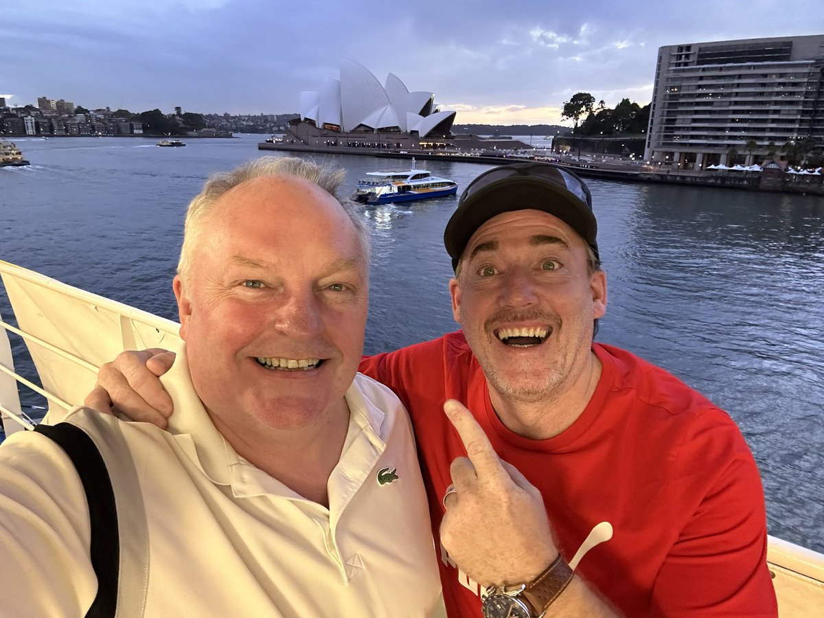 KnightHypnosis's tweet image. A pleasure to work down under with the amazing singer / song writer 🎵 Mr Nick Page. #Sydney #Hypnosis #Comedy