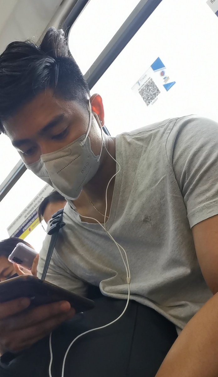 boserangbayan's tweet photo. Ano kaya name ni kuya. Nakasabay ko sa MRT. Napakagwapo nya. Nasagi ko lang naman ang nakaumbok na titi niya dahil naka taslan short :) https://t.co/xLXNk6rcfI