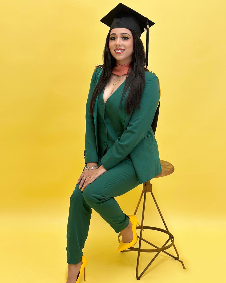 PimpMommaG's tweet photo. Master of Public Health in Community Health Science #MPH #FirstGen https://t.co/OqEgmy7eE9