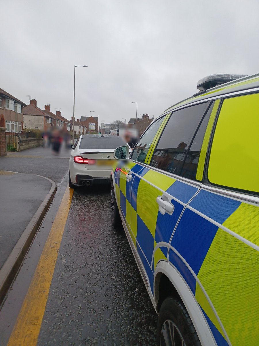 MerPolTraffic's tweet photo. This vehicle drew our attention as it was stopped on the zig-zags outside school at pick up time! As we pulled up to speak to driver we noticed his windows were unusually dark. TOR issued for insufficient transmission of light through vehicle glass #keepingschoolssafe #Syn4 https://t.co/IWxuAQhokp