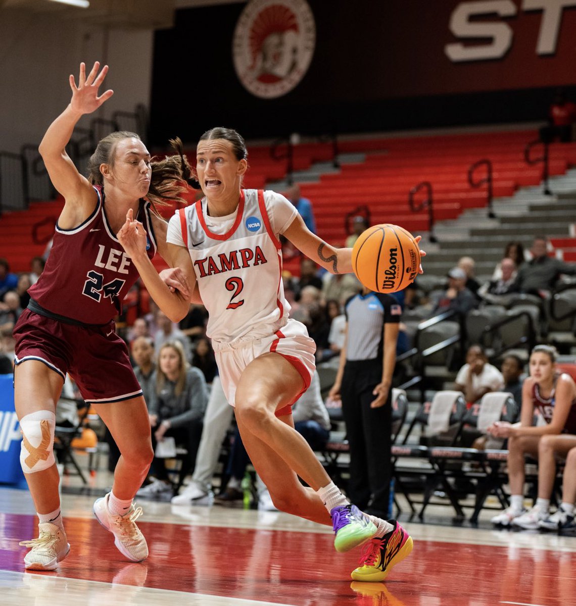 WorldExposureWB's tweet photo. 🏆 Word Exposure Report NCAA D2 
National Player of the Year

Sydney Kin @TampaWBB 

https://t.co/7rdVyDQ5Z5

#WERAwards | #MakeItYours | #D2WBB https://t.co/jakKpZSDMi