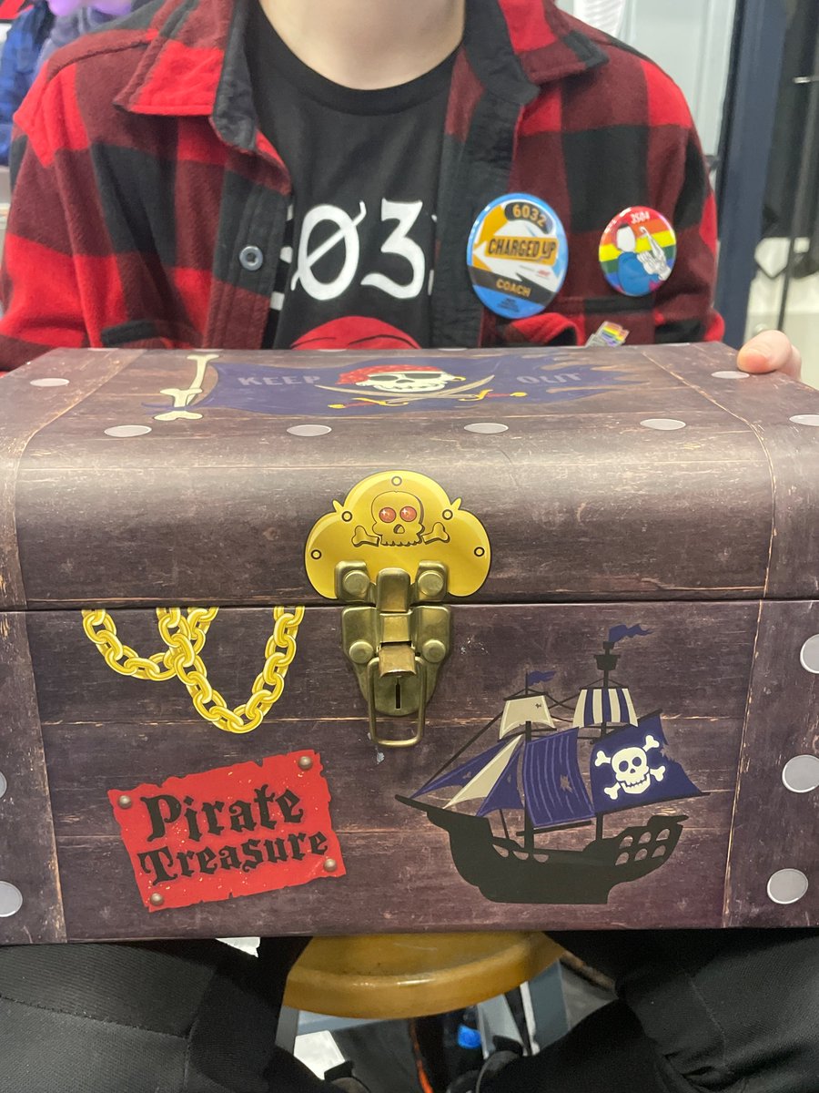 robopirates6032's tweet photo. Hey Miami Valley Regional! The 6032 scavenger hunt is on! Find a marked treasure chest or key and bro it to our pit for a prize! 🏴‍☠️🏴‍☠️ https://t.co/0SlYt67Q8k