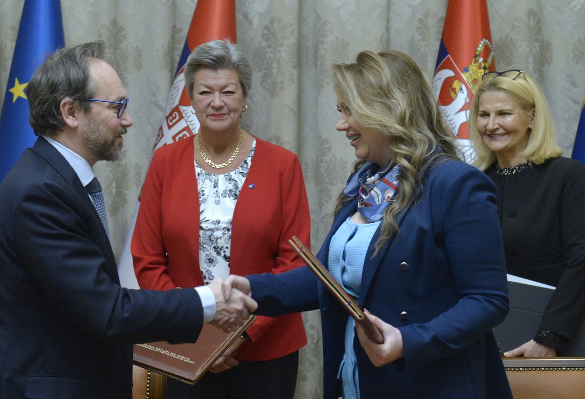 MINEIsrb's tweet photo. 📢Srbija dobila status posmatrača u @EMNMigration
#Miščević: Posmatrački status podrazumeva potpunu razmenu informacija i pristup svim bazama podataka, to je važan korak u procesu učenja i saradnje.
@KIRS_SRBIJA @YlvaJohansson @eusrbija @EGiaufretEU #europeanmigrationnetwork https://t.co/RO8VPhDXcE
