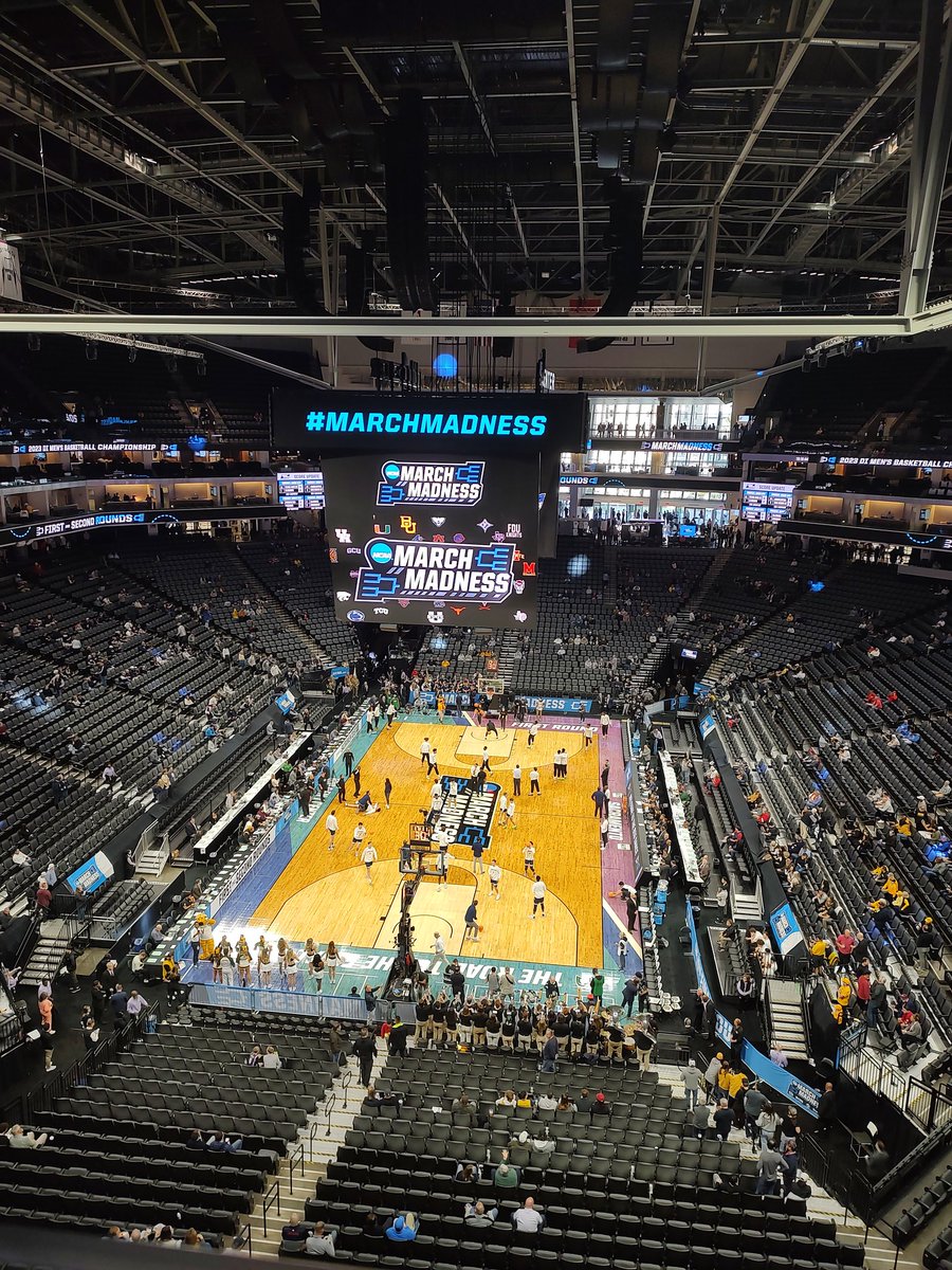 debarrington's tweet photo. Let's get this Sacramento party started! #MarchMadness #mmselfies https://t.co/JLFri1qdcZ