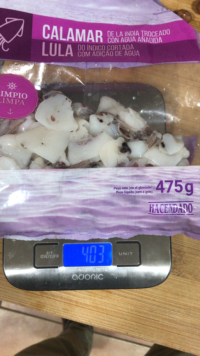 francesccaspe's tweet photo. Acabo d’obrir els calamars, els he colat be amb aigua tèbia per descongelar-los, ho peso i… SORPRESA! És una vergonya que jugueu i ENGANYEU així per seguir enrriquint-vos @Mercadona https://t.co/YsHVLDbhYu