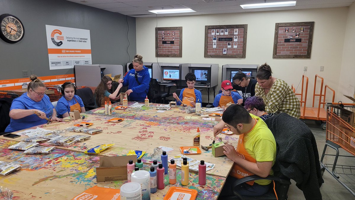 Leslie_W_HD's tweet photo. Kids workshop with the Banks County Middle School Special Education class. Have a blast!! @DennisYoungbloo @B_HomeDepot @hollytate122 @christopher_ccs @Rachel_1764 @waynehomedepot https://t.co/kDU73bk3Vp