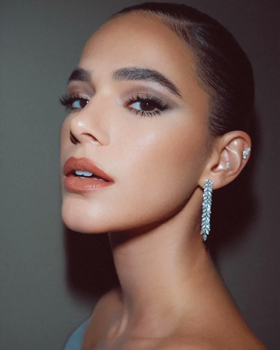 voguebrasil's tweet photo. . @BruMarquezine usou R$ 800 mil em joias em Los Angeles e nós temos todos os detalhes!

----> https://t.co/fdK5QLSaHW https://t.co/uwWNaUVqvs