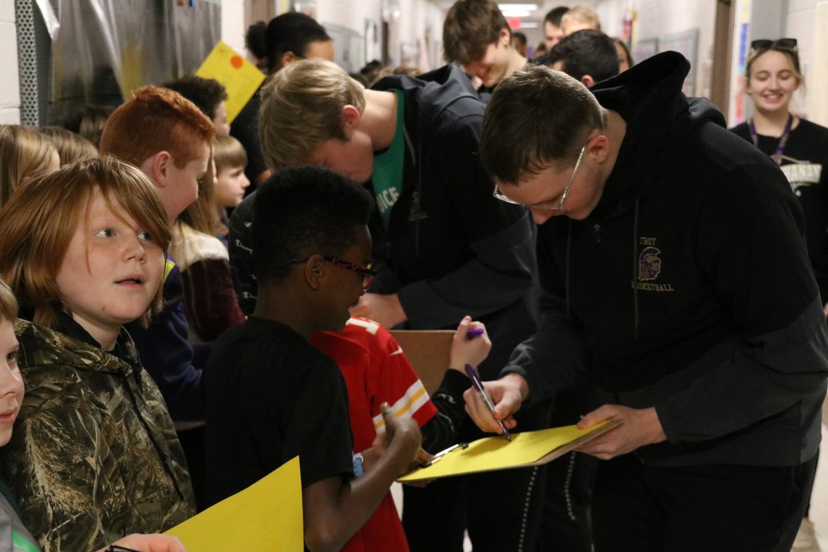 Linc_R3's tweet photo. @TBHSTrojans @TBHS_Boys_Hoops is headed to Springfield, but not without a proper send off! #proud2br3 https://t.co/11VZuLTmk1