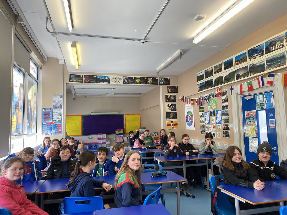 GaeilgeStKevins's tweet photo. Bn. 8 ag dul do thráth na gceist na gClubanna inniu. An-spraoi agus obair ghrúpa ar fad. Bhí an lá le foireann @LisnaskeaEmmett as na clubanna go léir! #AnGhaeilge #FearManach #ColáisteNaomhCaoimhín @SnaGaeilge https://t.co/CGrU1jdSI0