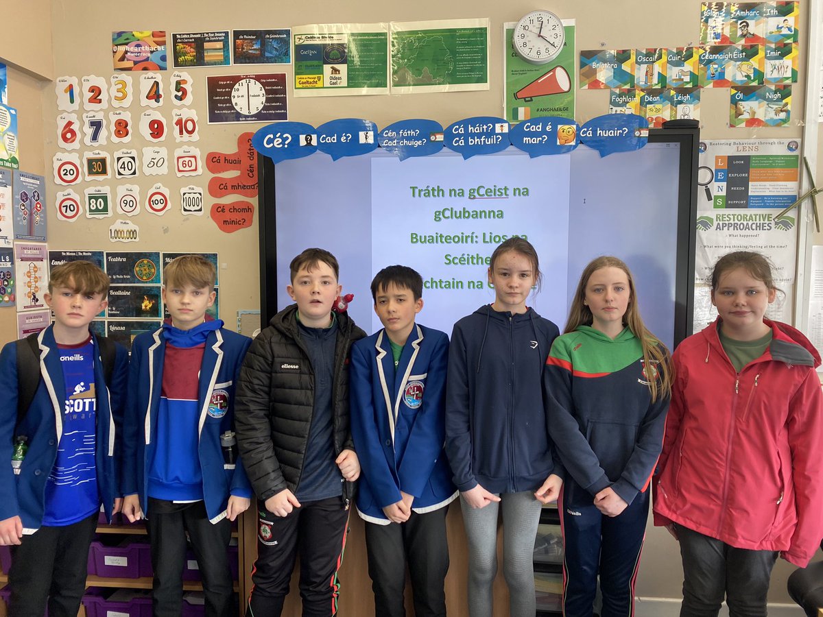 GaeilgeStKevins's tweet photo. Bn. 8 ag dul do thráth na gceist na gClubanna inniu. An-spraoi agus obair ghrúpa ar fad. Bhí an lá le foireann @LisnaskeaEmmett as na clubanna go léir! #AnGhaeilge #FearManach #ColáisteNaomhCaoimhín @SnaGaeilge https://t.co/CGrU1jdSI0