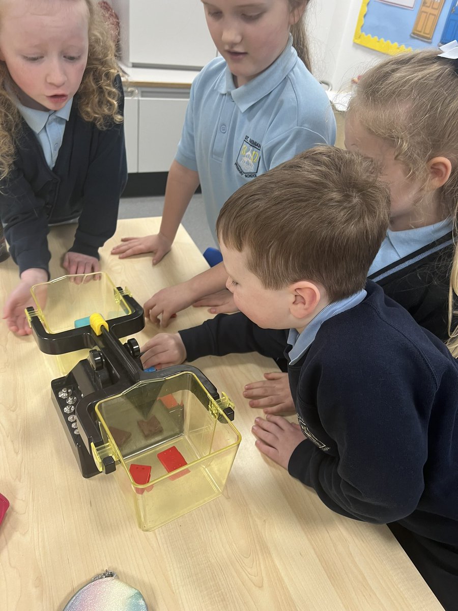 Using scales to weigh  different classroom objects today ⚖️⚖️ <a href="/MissBlackSt_Nin/">MissBlackSt_Nin</a>