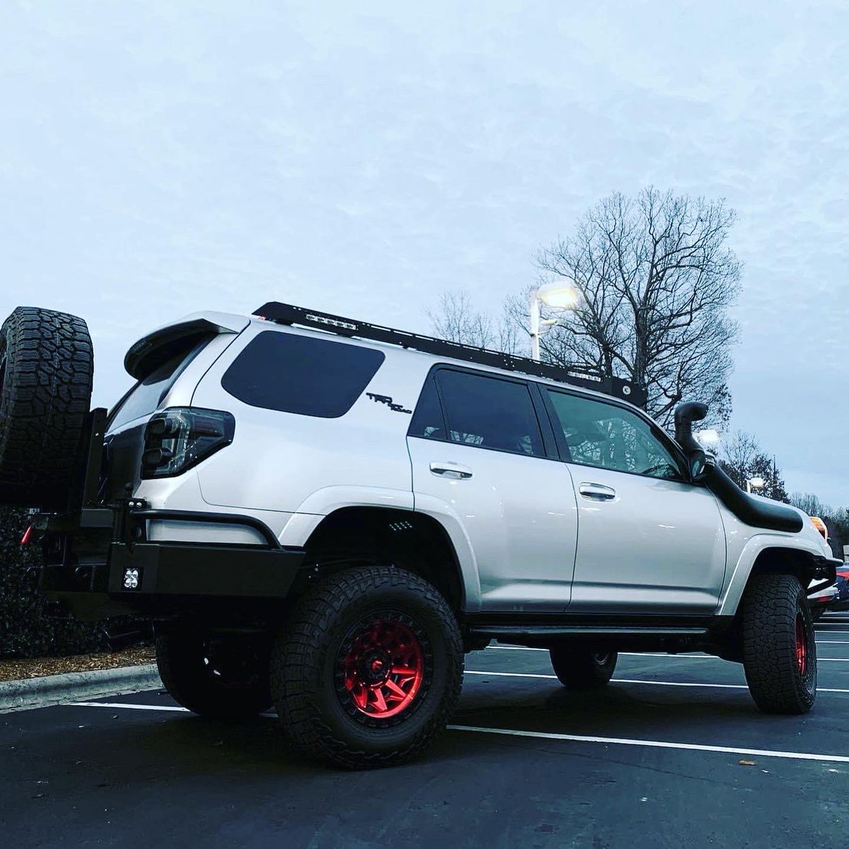 ToyotaMJ's tweet photo. This was such a killer build for our customer! Thanks to @mjhkytoyaccy for an exceptional job! This one got the full set up, bumper, @rigid lights, wheels, tires, solar, S-pod, dual battery, @dobinsonsusa https://t.co/G0QasQ95bM