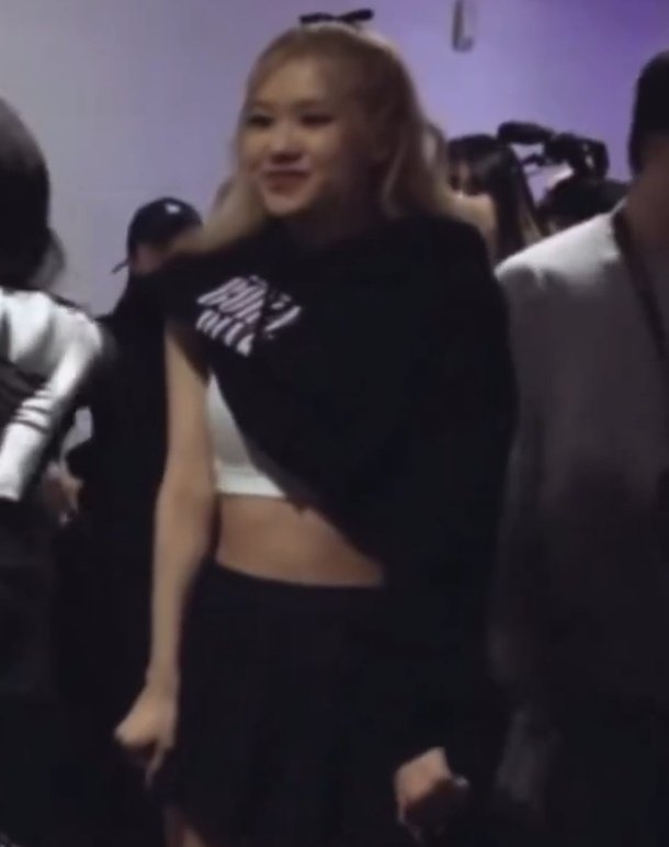 ysldoIIrosie's tweet photo. look how patiently rosé was waiting to hug Camila. she's so adorable :( https://t.co/89hAVKqhlv
