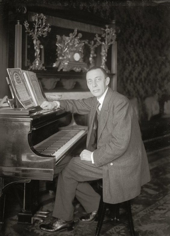 #lecompositeurdujour
28 mars 1943, le compositeur et pianiste russe naturalisé américain Sergueï Rachmaninov s’éteint à Beverly Hills.
Ancrées dans la tradition romantique, ses compositions sont d’une incroyable richesse de nuances musicales.
Une œuvre favorite ?
#vivezinspirés