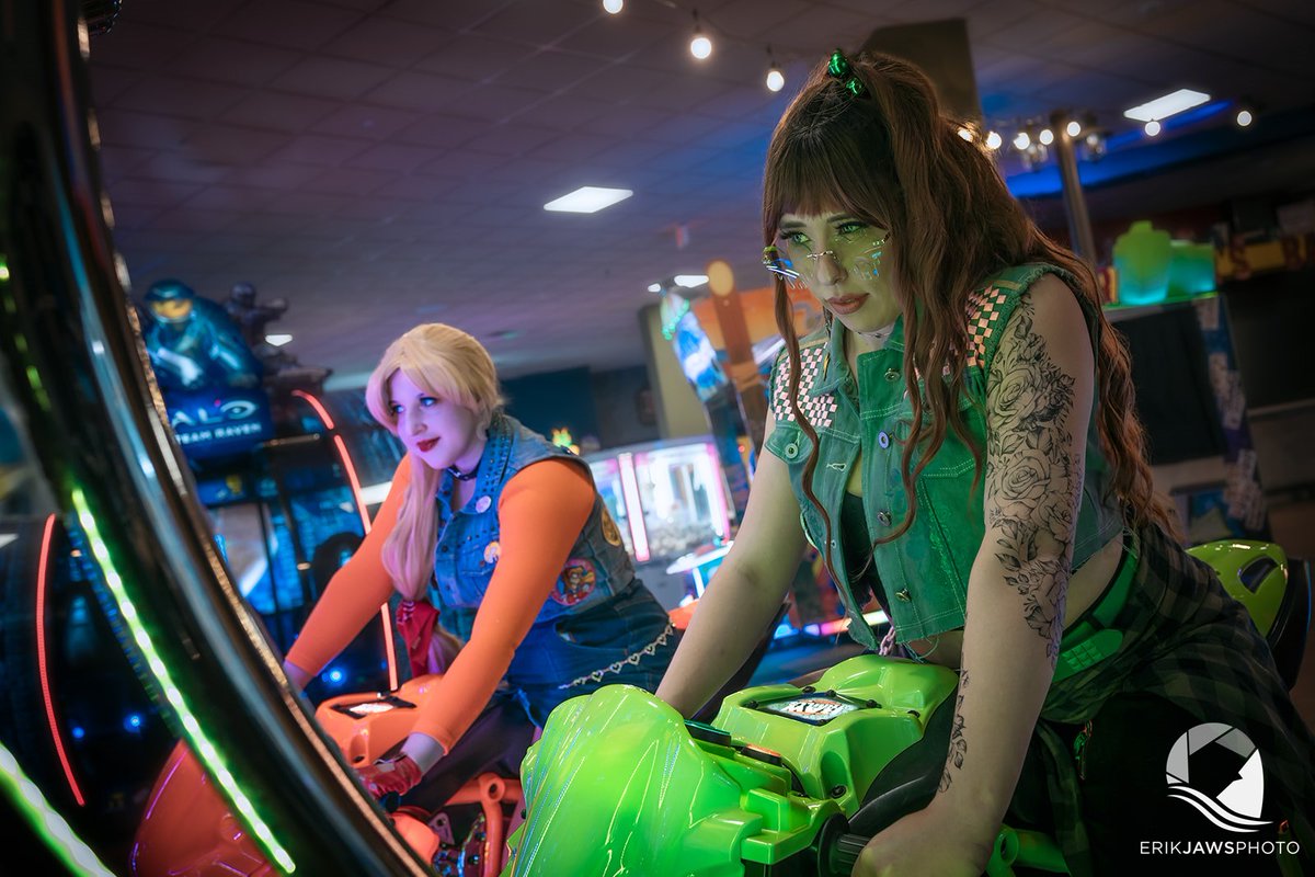Start your engines!

📸: <a href="/ErikJAWSPhoto/">Erik JAWS Photo</a> 

#SailorMoon #SailorVenus #SailorJupiter #sailormooncosplay #cosplay #colossalconnorth #colossalconnorth2022