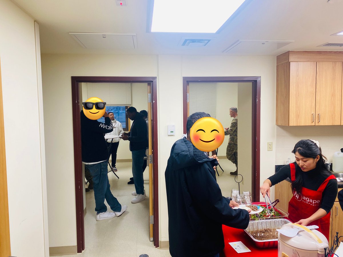 okayestPAO's tweet photo. Served bulgogi and rice to Soldiers in in-processing barracks today❤️ They are supposed to leave the post so we brought Korean food to them🤓 I’m glad they loved Korean food! #GatewaytoKorea #AssignmentofChoice https://t.co/5ClZZzkCcW