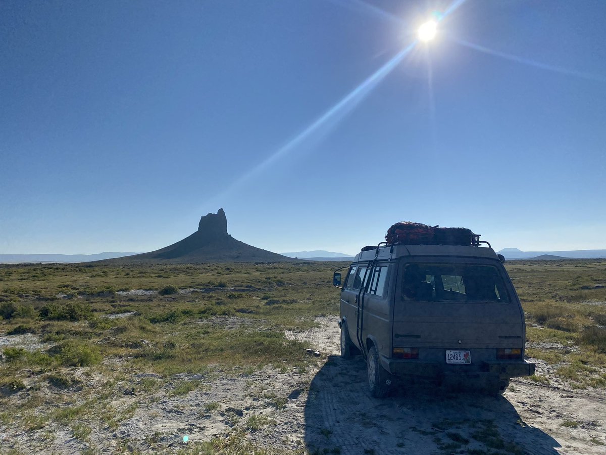 TimesWilderness's tweet photo. "Spread SUNSHINE, not shade!☀️🚐" - @binkadventure
#vanlife #vanagon #lightuplife #sunshine #scenicsunset https://t.co/OdyDqeQlLb