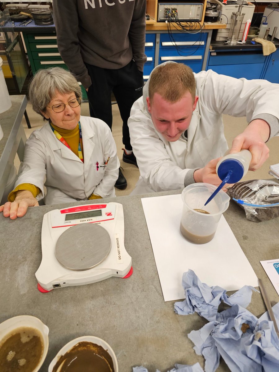 A busy day in the lab- our 1st-year students of the #TU838 BSc #sustainable #timber #technology are learning principles and practices of #soil science. #CAO applicants if #science, #society &amp; #environment are your thing then join us 
<a href="/SABE_TUDublin/">SABE_TUDublin</a> <a href="/WeAreTUDublin/">TU Dublin / OT Baile Átha Cliath</a>
#learningbydoing