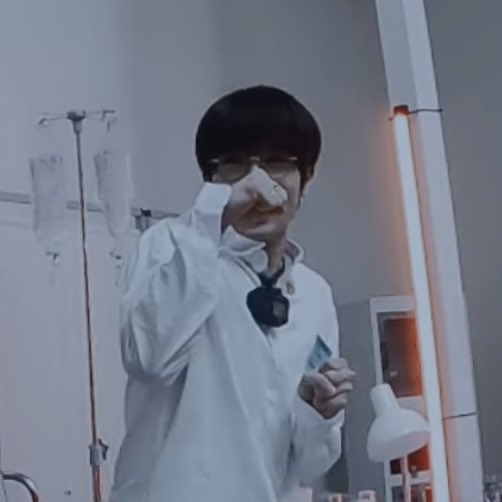 hamzzi205's tweet image. 놀란 햄스터ㅠㅜㅜㅠ너무 똑같자나....