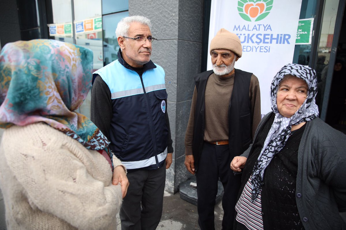 osmangudertr's tweet photo. Orduzu Fuar Merkezimizde kapalı alanda kurulan çadır kentte yaşayan vatandaşlarımızla bir aradayız. https://t.co/oMCoRPMxpi