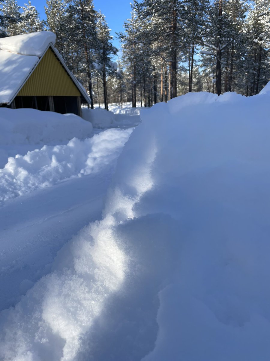 RantasenSaara's tweet photo. Lumi on kiva asia, mutta joskus se väsyttää. I like snow, but sometimes it wears me out. #lumi #lumityöt #talvenilot #hyötyliikunta #snow #snowwork #snowplouhhing #winterfun @visitsodankyla @visitlapland https://t.co/RppnjDmiKx
