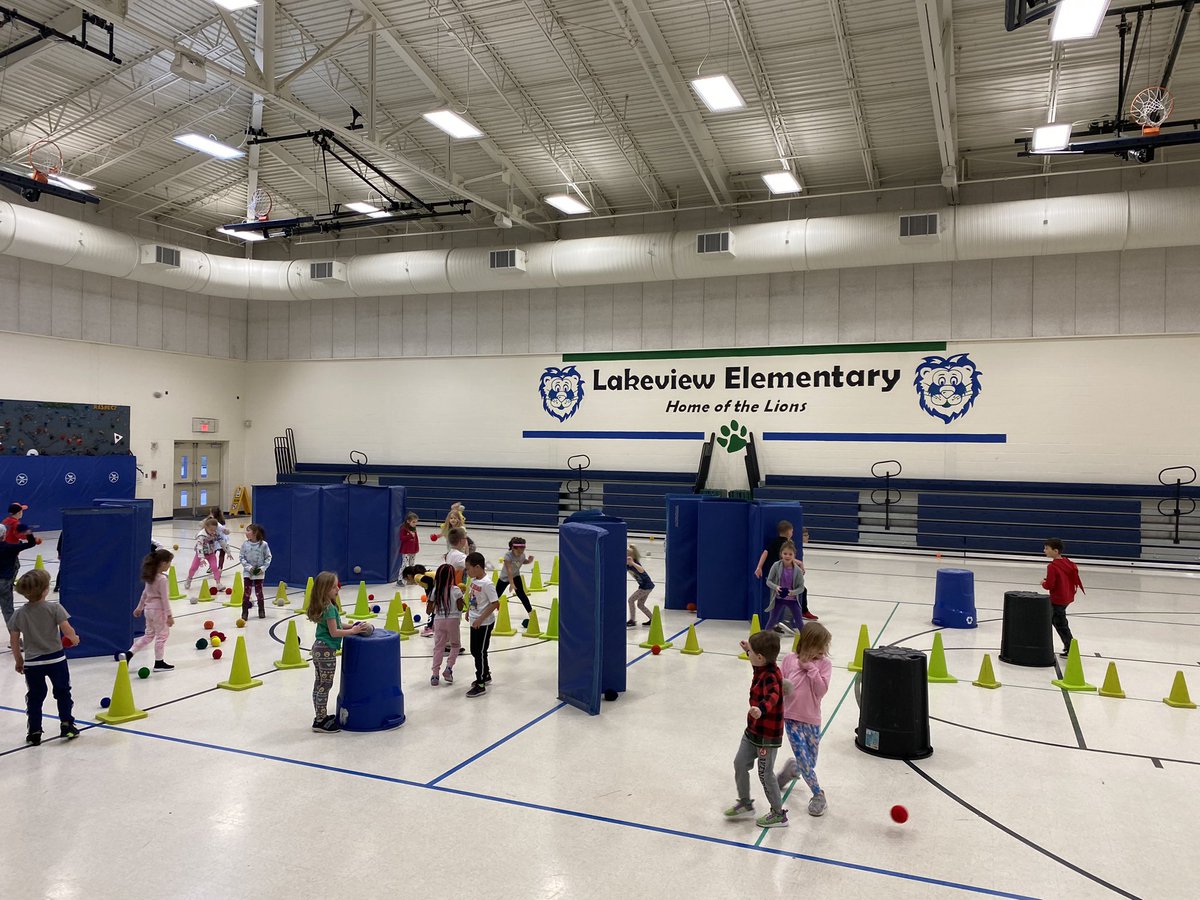 LVELIONSPE's tweet photo. Wrapping up our final kindergarten/1st grade Fitness Club with Coach Elsten’s all-time favorite game, snow ball fight! Great turnout &amp; great effort for all of our sessions and can’t wait to see you guys back for it next year! 🦁💪 https://t.co/UL1bW2FDBD