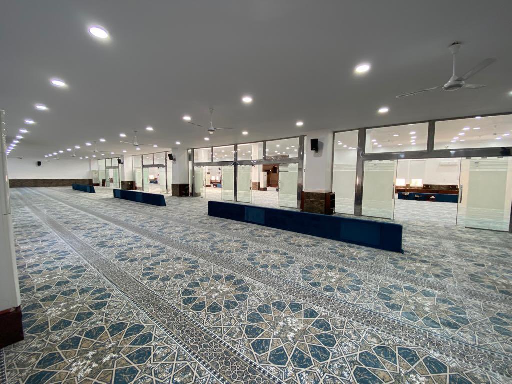 ghoroos's tweet photo. اُفتتح اليوم جامع السبيعي في سكاكا بعد ترميمه، وذلك بحضور مدير فرع وزارة الشؤون الإسلامية بالجوف الشيخ/ محمد الدخيل
ويتسع الجامع لأكثر من ثلاثة آلاف مصلّ، ومكون من دورين، ويتبعه حلقات للتحفيظ، وداراً نسائية، ومرفقاً لإكرام الموتى، ويعد الجامع الأبرز للصلاة على الجنائز بالمنطقة https://t.co/W4hKqSii9T