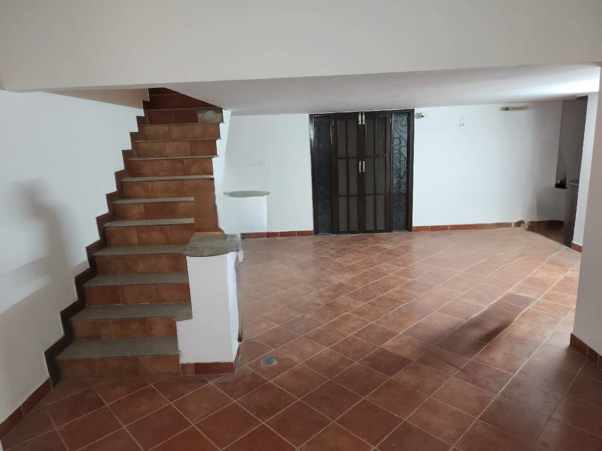 rahulsharma5137's tweet photo. Hi, there is a 6BHK independent semi furnished house in the 8th Block, kormangala, near Dyu Arts cafe. 
2 rooms are available: 1 for 25K Each &amp; 1 for 18K Each
Perks: Mini home theater(2nd floor), Jacuzzi(Terrace), cafe on the ground floor.
@BangaloreRoomi https://t.co/UwBMpvVC5k
