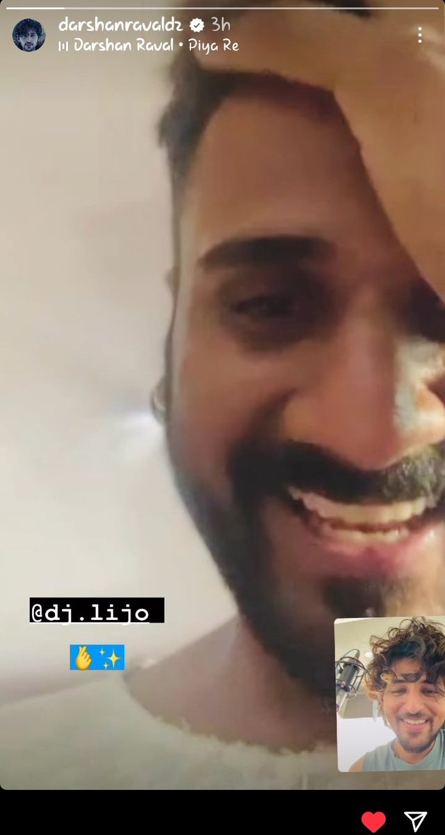 DARSH_RAVAL_DZ's tweet photo. Believing this picture for a "lil chat" and "dher Sara music"
@DarshanRavalDZ #piyare #darshanravalsongs #darshanraval #BlueFamily #darshners ๐#spreadlove https://t.co/ljSqIJ4l3J