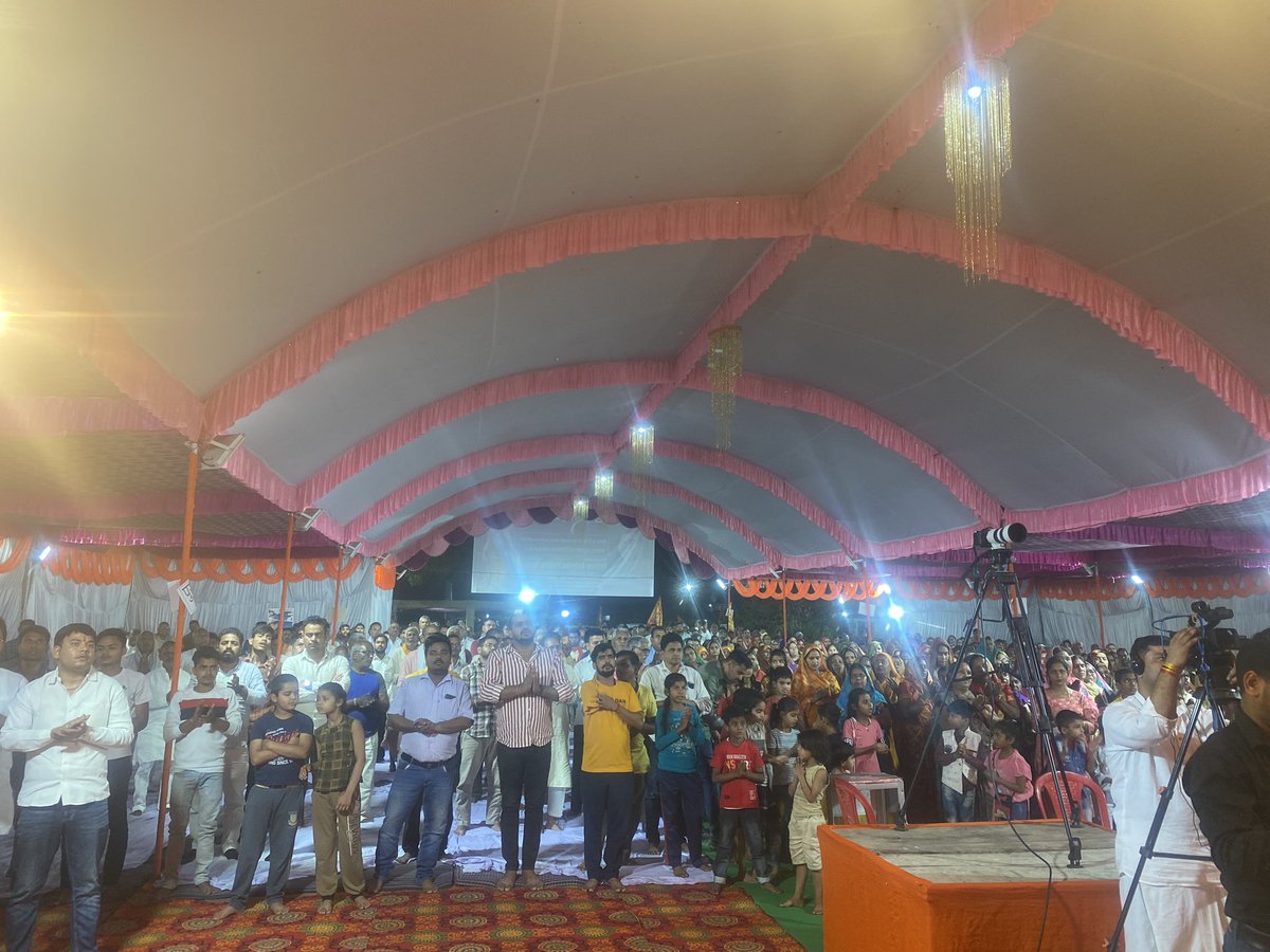 akashsingh87651's tweet photo. चन्दौली नगर में रामायणम परिवार द्वारा आयोजित रामकथा के दूसरे दिन पहुंच कर परम् श्रद्धेय अनंत श्री विभूषित आचार्य शान्तनु जी महाराज के मुखारविंद से श्री राम कथा श्रवण किया एवं महाराज जी का आशीर्वाद प्राप्त किया।
Aacharya Shantanu Ji Maharaj

        आपका अपना
#Akashsinghsunny https://t.co/oYyz4HtB6z