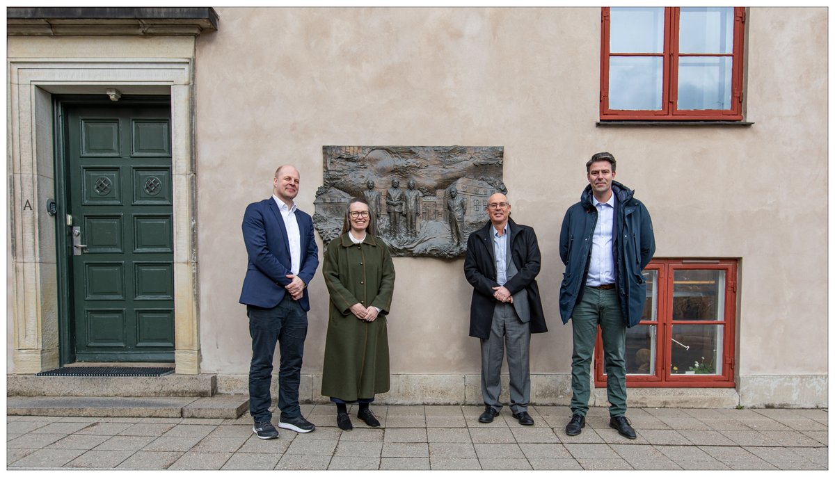 IsraelinDenmark's tweet photo. Ambassador @DavidiAkov visited the famous Niels Bohr Institute and Dir. Jan Westenkær Thomsen in Bohr's old office. The research they are doing in #Quantum is world class and yet another area for exchange and collaboration between Danish and Israeli knowledge centers🇩🇰🇮🇱 #science https://t.co/5UkwFIDxRJ