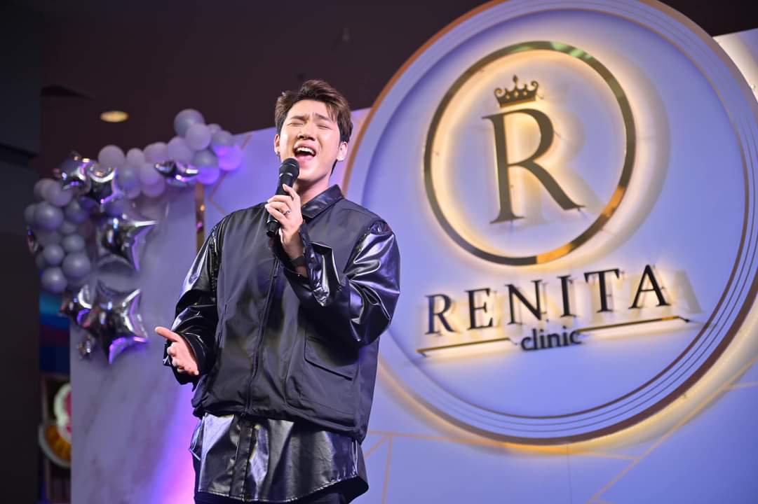 kangsom_pantip's tweet photo. แกงส้ม หลังกล้อง ปิดงานได้ ✌🏻📸
ขอบคุณ RENITA ขอบคุณบุรีรัมย์
สนุกมากแบบหมดพลังจริงๆ เจอกันใหม่ครับ
#RENITACLINIC
FB: Thanapong Suranun
https://t.co/I2aegKQ7VV
#แกงส้ม #KANGSOMKS #KSTOUR #BURIRAM #เรนิต้าคลินิก #RENITACLINIC #KS16032023 https://t.co/yHcKcCller