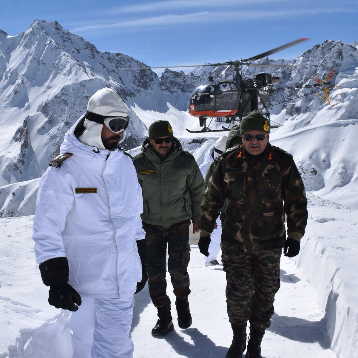 NorthernComd_IA's tweet photo. #ArmyCdrNC reviews preparedness

#LtGenUpendraDwivedi visited Sub Sector Haneef and interacted with officers and troops posted at most inhospitable terrain. He complimented the operational preparedness of #IndianArmy at the World's highest battlefield. https://t.co/mbplgXV9AT