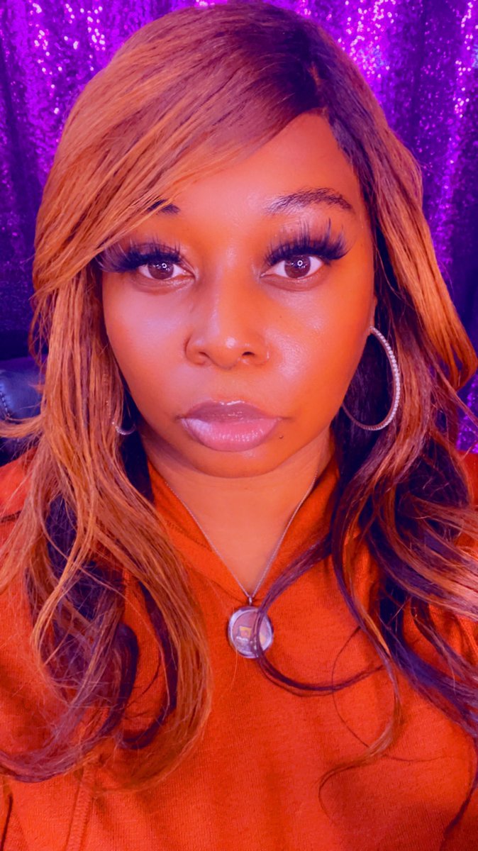 TawannaSkyy's tweet image. Hmmmmm…. Decisions, decisions…with the glasses or without today 🤔#bluelightglasses #everydaylook #lookoftheday #letmeknow