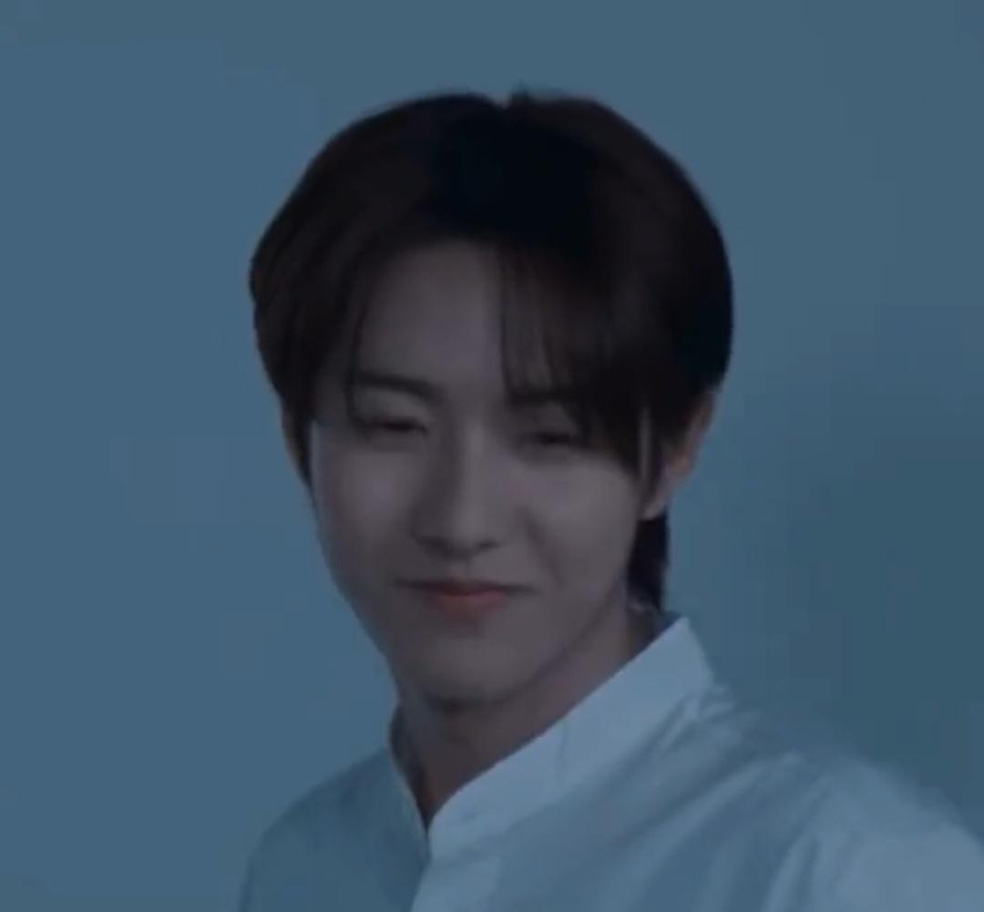caffeinjune's tweet photo. renjun looks too fine in this new content im going insane 😭 https://t.co/IGME5kZzSa