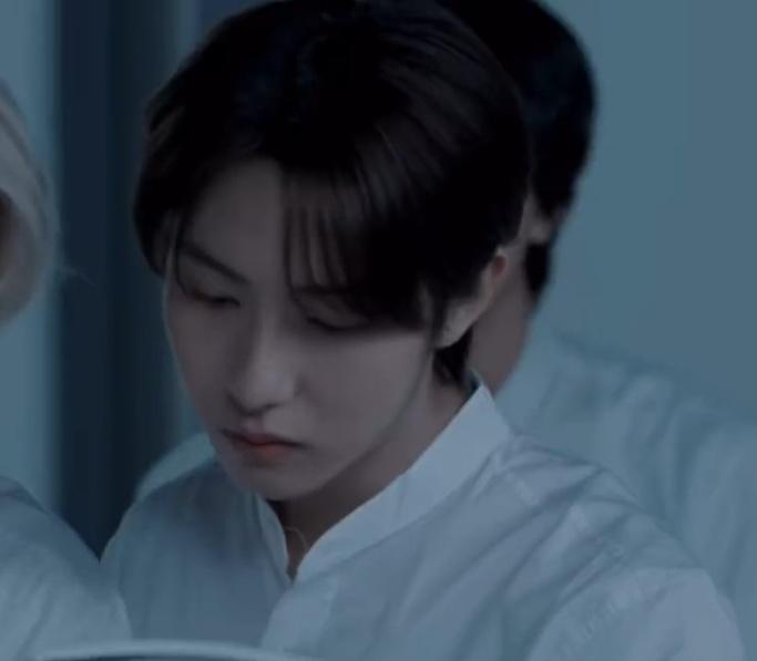 caffeinjune's tweet photo. renjun looks too fine in this new content im going insane 😭 https://t.co/IGME5kZzSa