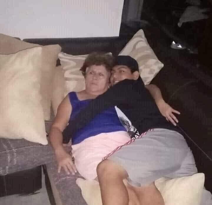 eu com minha mãe antes de falar pra ela que vou sair, sexta sábado e domingo