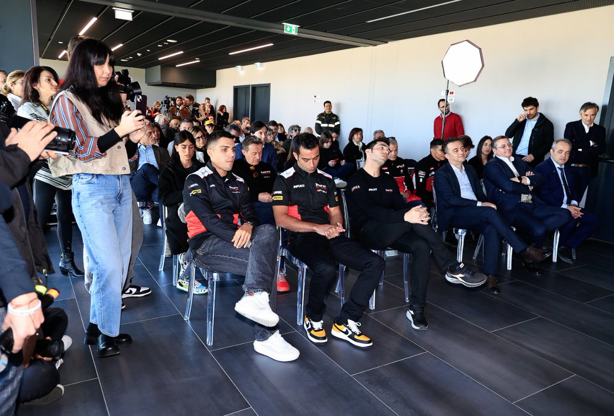 gife59's tweet photo. PRESENTATO IL @WorldSBK Emilia-Romagna Round 2023
L'appuntamento con il campionato delle derivate di serie è fissato dal 2 al 4 Giugno al @circuitomisano . Questa mattina si è svolta la conferenza stampa di presentazione . #WSBK #ducaticorse #MWC2023 #ridersland
📷Marzio Bondi https://t.co/IyLMrUHJiY