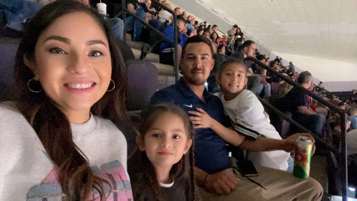_Jo09's tweet photo. My parents said they were gonna try to make it a “yearly tradition” to take the kids to a Spurs game every spring break. This year they treated all of us with tickets… & they had a blast! #GoSpursSo https://t.co/tAJytxY1h9