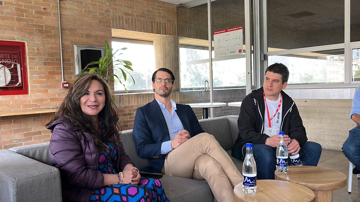 nllanon's tweet photo. Arrancamos la participación de @TertuliaCo con @yosoytulia en #startco2023 con la reunión con la Ministra TIC @SandramUrrutia de @Ministerio_TIC #aunmiedodecambiarlotodo 

#innovalabCCB #soyempresario #soyempresaria

@camaracomerbog https://t.co/qGfqnMsOEk