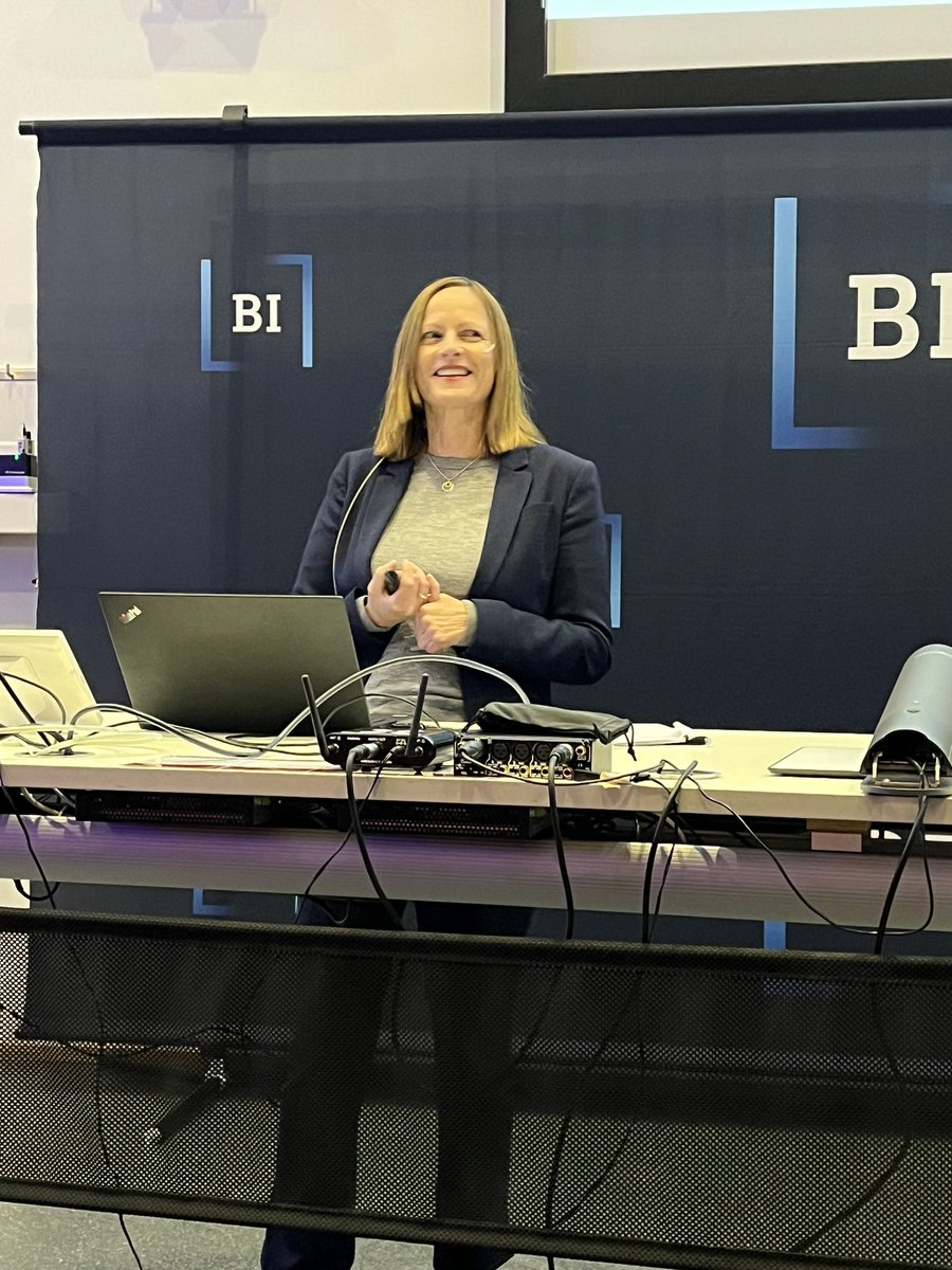 CDyrnes's tweet image. Årets MVA seminar på BI er i gang. Kari Elisabeth Christiansen fra RSM snakker om nyheter innen MVA.