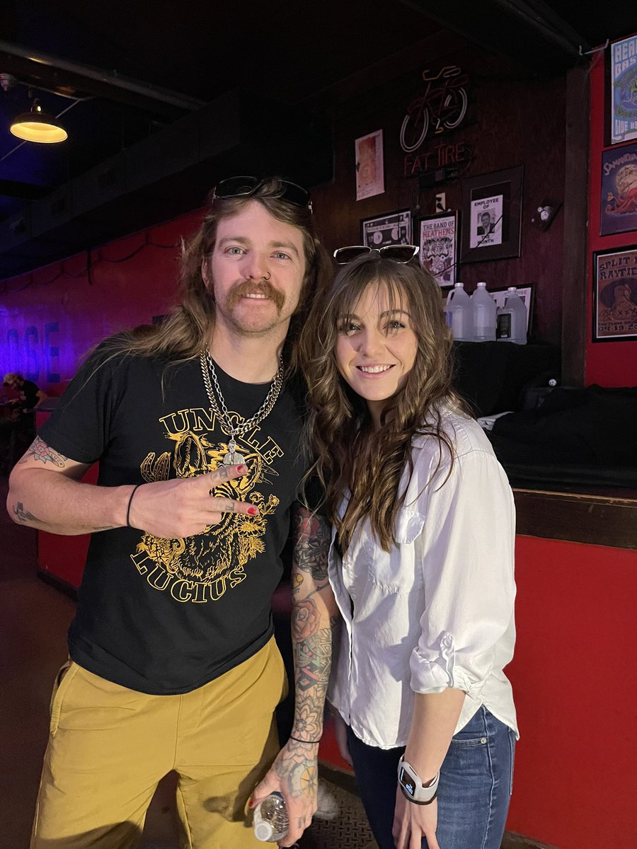 magpie4m's tweet photo. Had a hot date with my mama and @Austin_Meade last night. Hell of a show!! 💛 https://t.co/qrVwXpeS9c