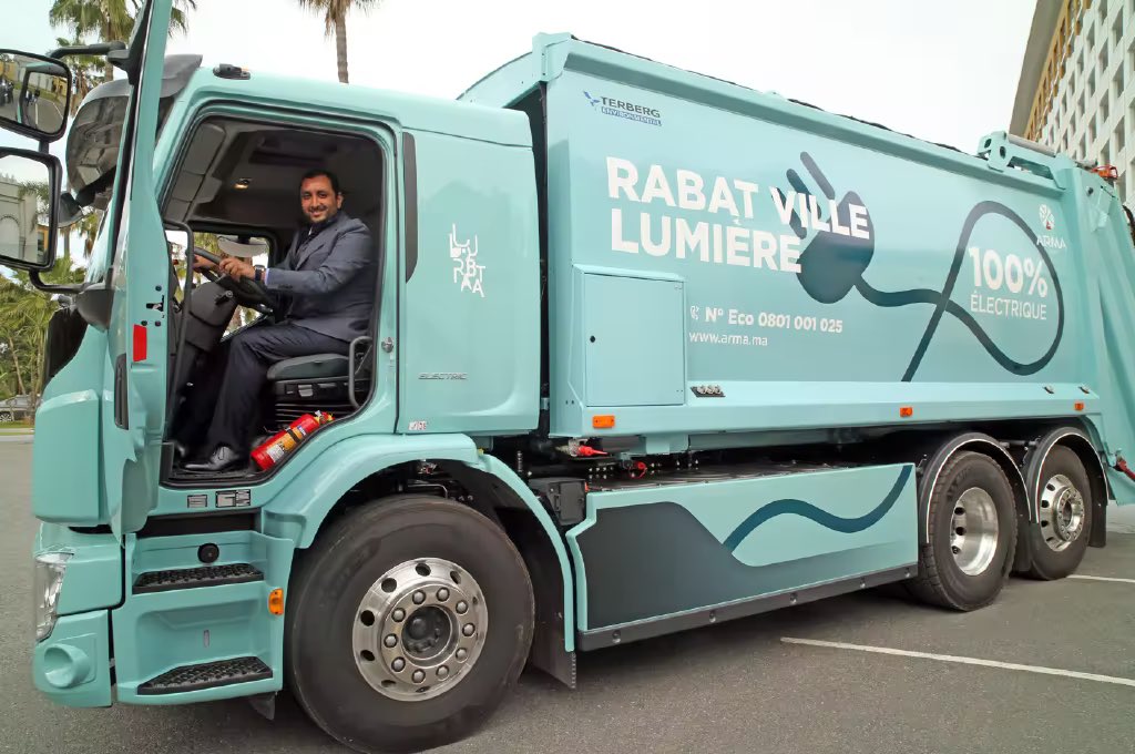 Prateek2101's tweet photo. The truck is a Volvo FE Electric, one of 6 all-electric Volvo truck models, already in production. Volvo Trucks has the broadest lineup of electric trucks available for commercial transports. The company’s global target is that in 2030, 50% of all new trucks it sells will be EV https://t.co/fTKsPUyEKG