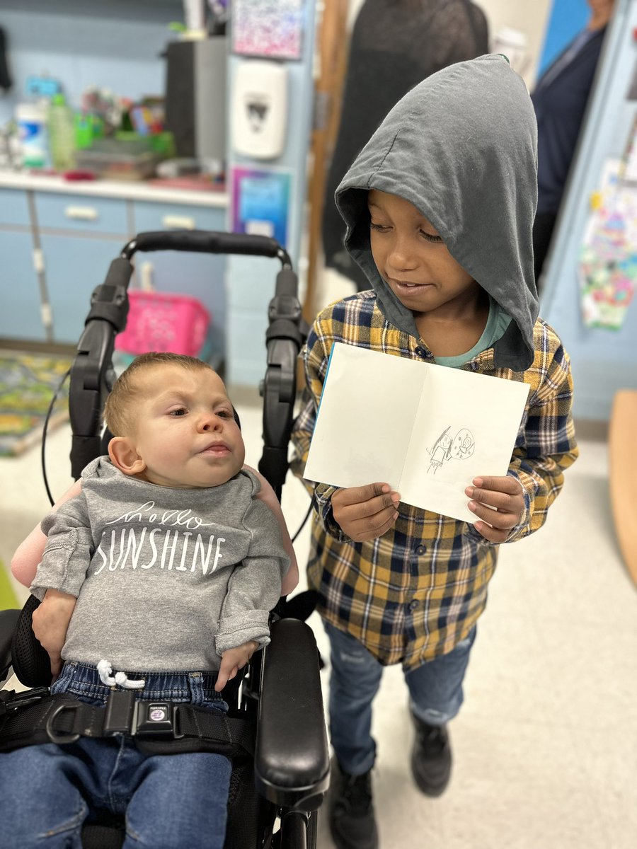 MissWeadock's tweet photo. These two are inseparable and I love it 🤍 he drew a picture of them together. https://t.co/cyOZaHEFVX