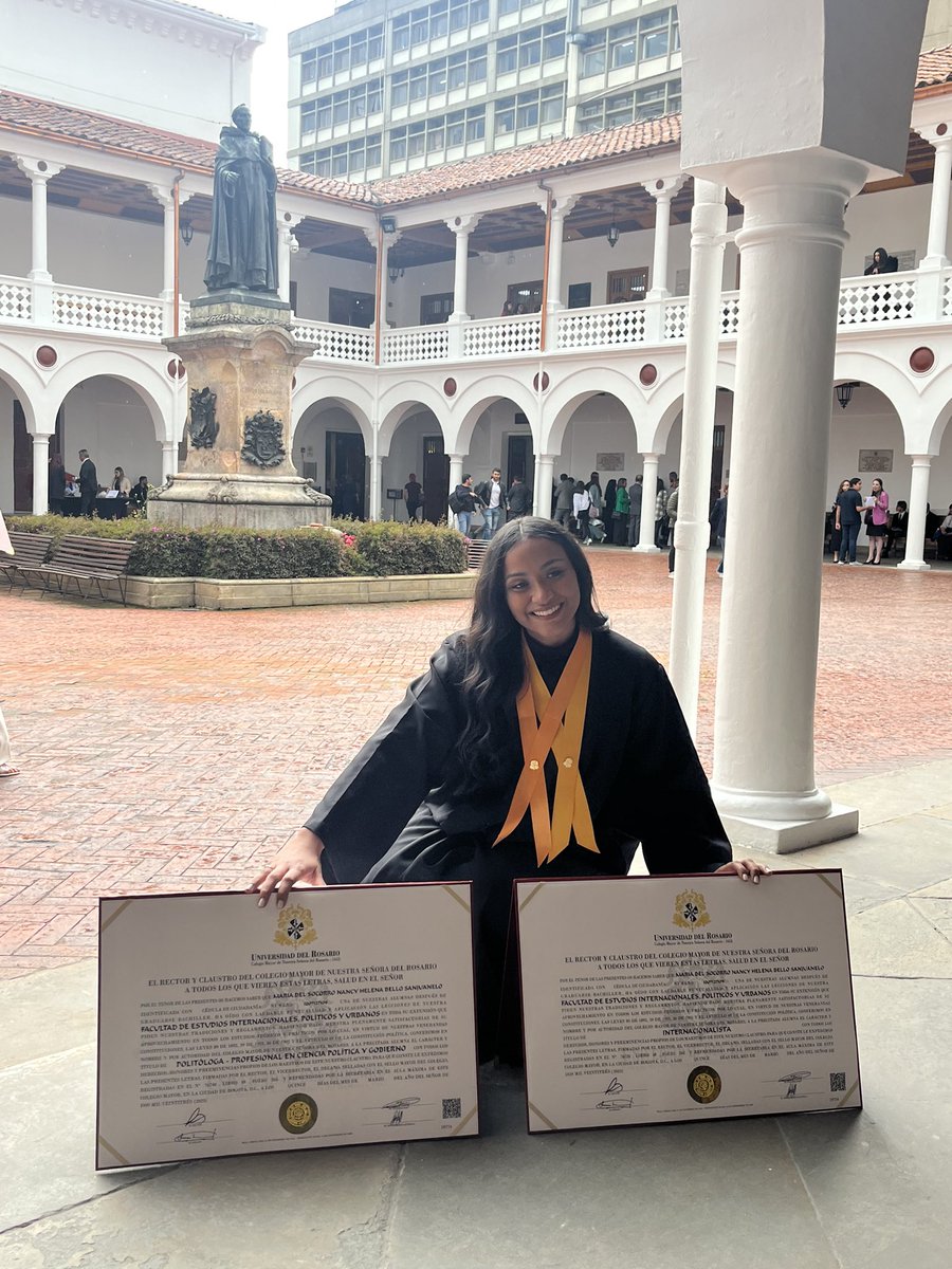 mbello2706's tweet photo. Con orgullo les comparto que oficialmente soy internacionalista y politóloga rosarista❤️ Gracias a mi @PoliticaUR @URosario por brindarme las mejores experiencias. 
#OrgulloRosarista https://t.co/M2dRRToOVG