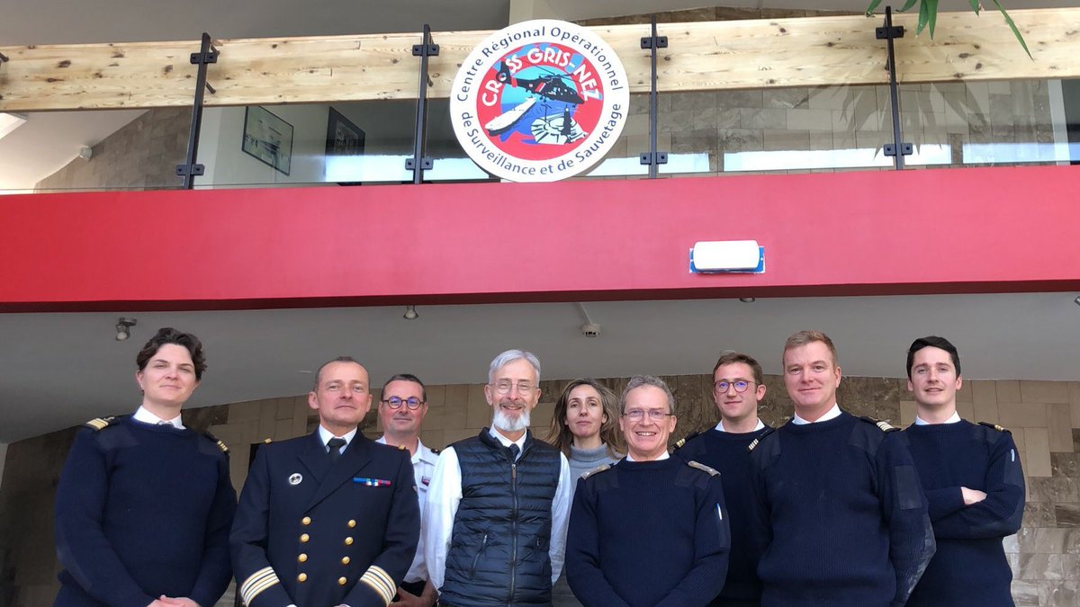 SGMer's tweet photo. Aux côtés des militaires du #CROSS Gris-Nez en leur affirmant mon plein soutien ! https://t.co/uNcqgqcIbN